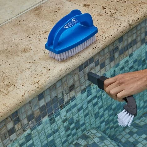 Brosse Multi-fonction Pour Piscine KERLIS - Bleu - Extérieur 4 Brosse Multi-fonction Pour Piscine KERLIS - Bleu - Extérieur – Image 2